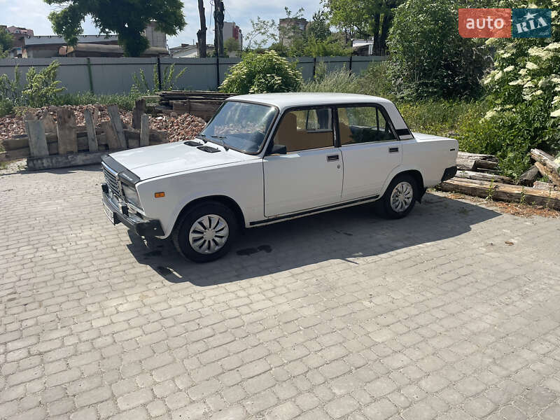 Седан ВАЗ / Lada 2107 2003 в Чорткові