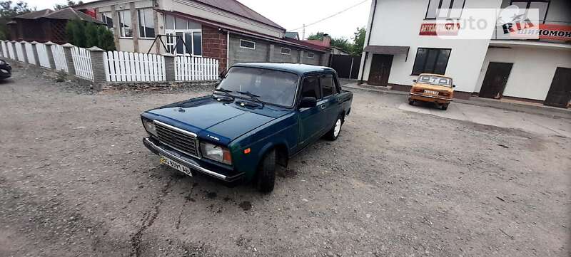 Седан ВАЗ / Lada 2107 2005 в Шумске