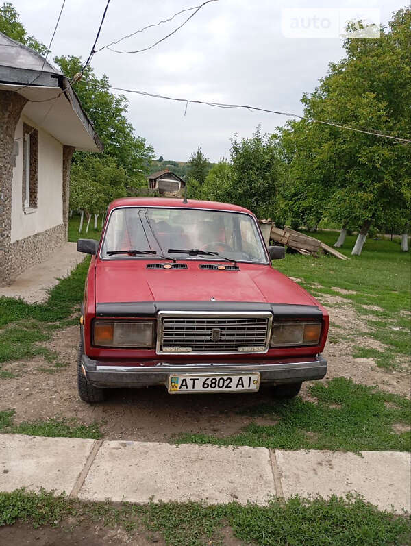 Седан ВАЗ / Lada 2107 1983 в Черновцах