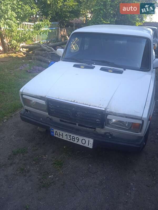 Седан ВАЗ / Lada 2107 1988 в Покровске