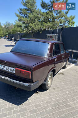 Седан ВАЗ / Lada 2107 1990 в Днепре