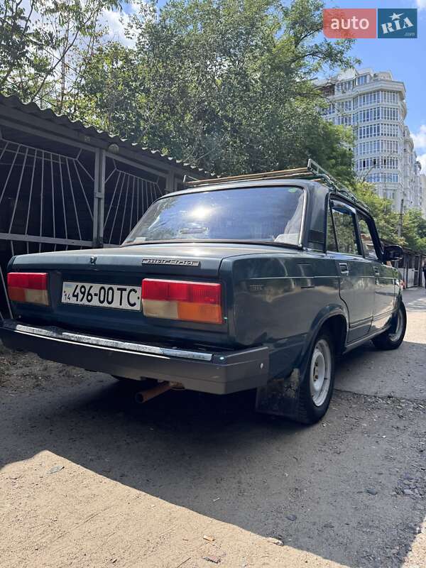 Седан ВАЗ / Lada 2107 2004 в Одессе