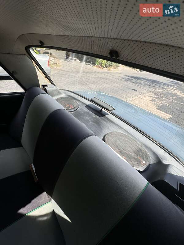 Седан ВАЗ / Lada 2107 2004 в Одессе