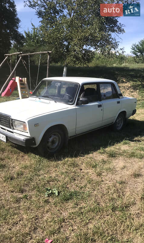 Седан ВАЗ / Lada 2107 1995 в Магалі