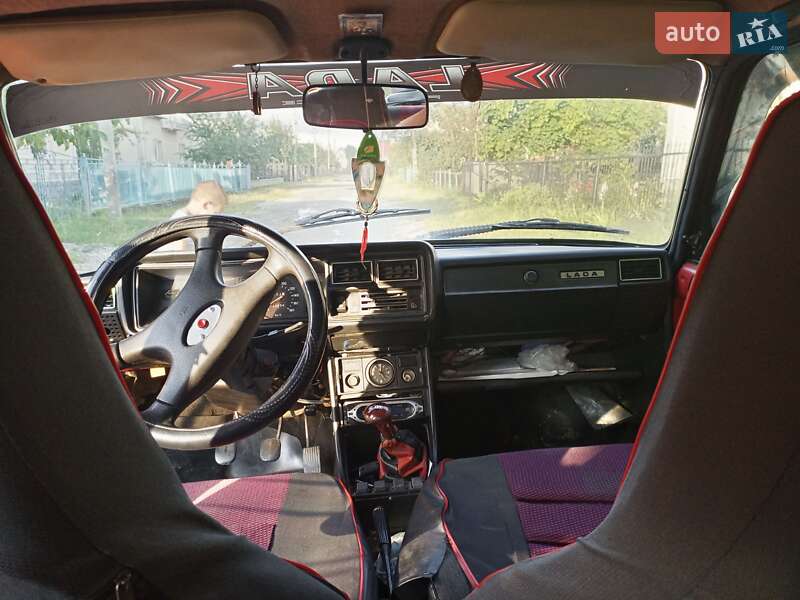 Седан ВАЗ / Lada 2107 2000 в Надворной