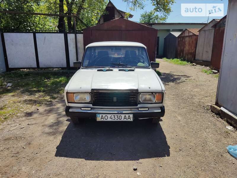 Седан ВАЗ / Lada 2107 2004 в Тячеві