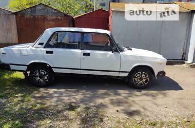 Седан ВАЗ / Lada 2107 2004 в Тячеві