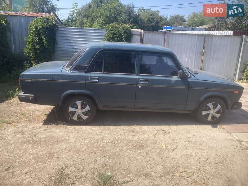 Седан ВАЗ / Lada 2107 2005 в Киеве
