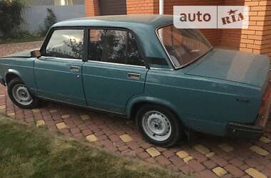 Седан ВАЗ / Lada 2107 2003 в Киеве