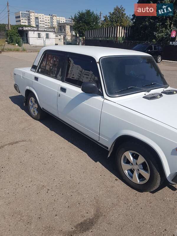 Седан ВАЗ / Lada 2107 2002 в Харькове