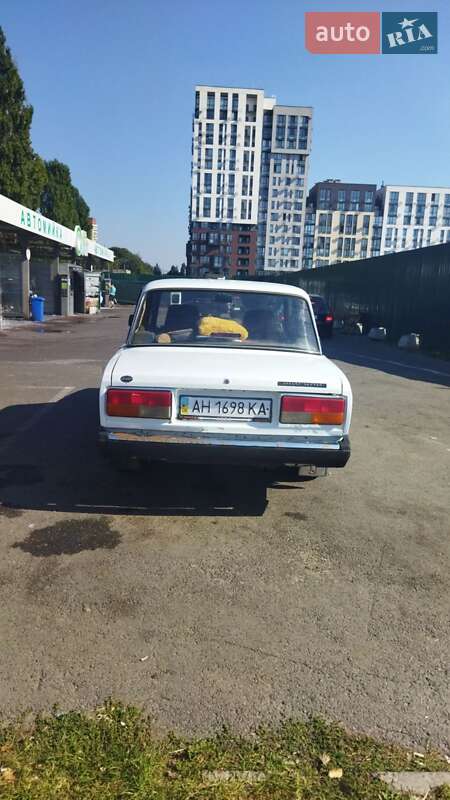 Седан ВАЗ / Lada 2107 2004 в Киеве
