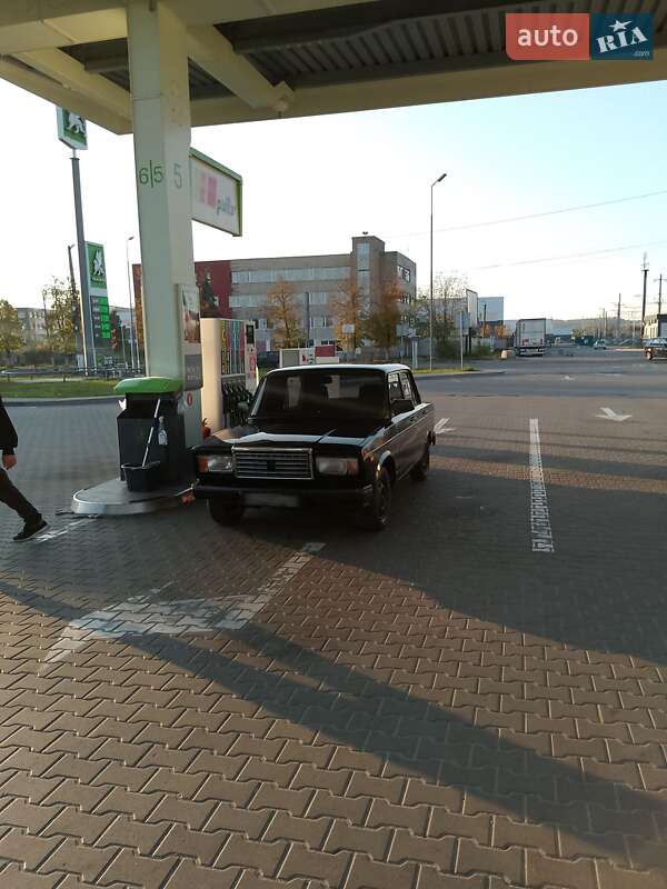 Седан ВАЗ / Lada 2107 2004 в Василькові