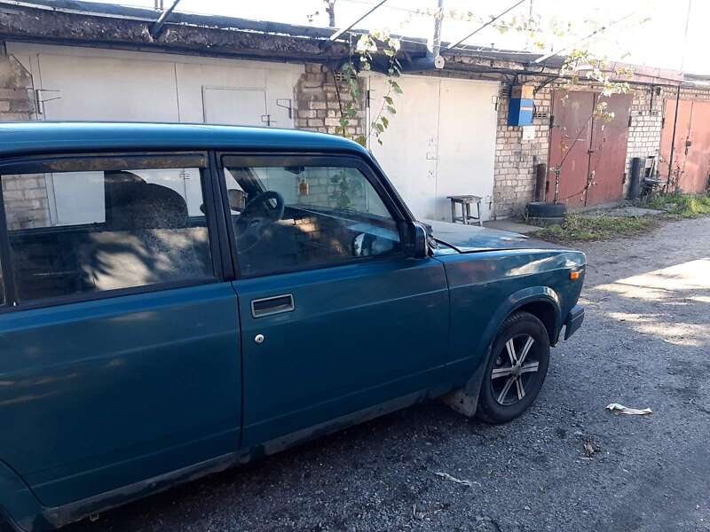 Седан ВАЗ / Lada 2107 2004 в Кривом Роге