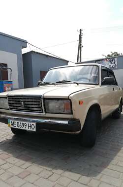 Седан ВАЗ / Lada 2107 1983 в Кривом Роге