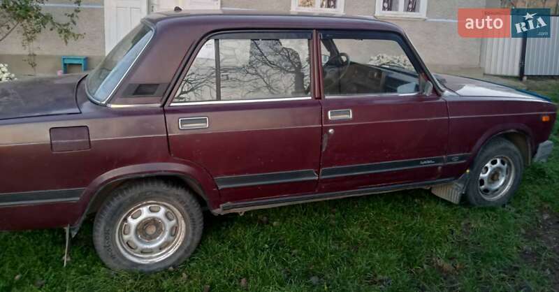 Седан ВАЗ / Lada 2107 2005 в Чернівцях