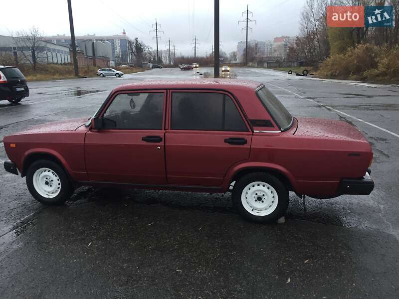 Седан ВАЗ / Lada 2107 2002 в Полтаве