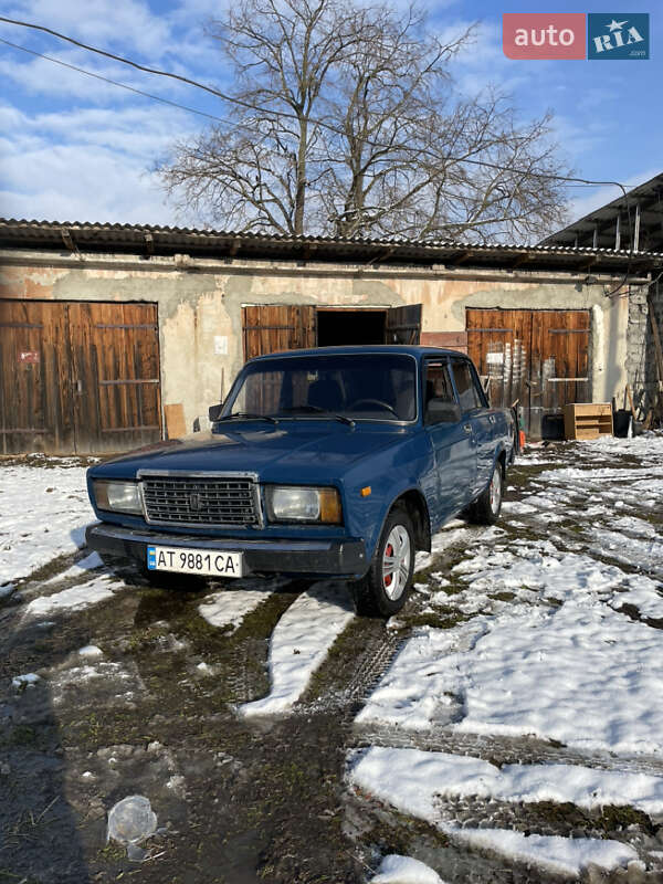 Седан ВАЗ / Lada 2107 2003 в Бурштыне