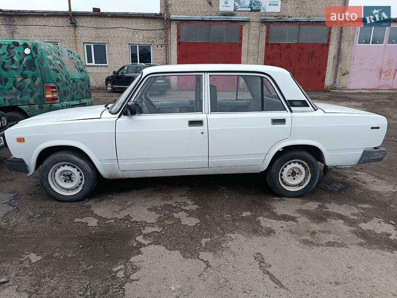 Седан ВАЗ / Lada 2107 2005 в Луцке