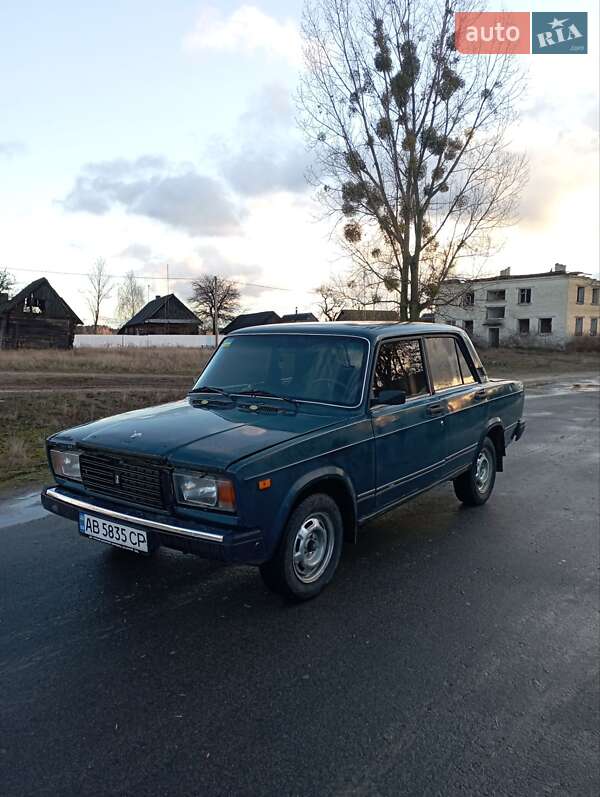 Седан ВАЗ / Lada 2107 2001 в Дубровице