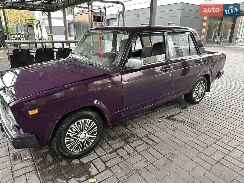Седан ВАЗ / Lada 2107 2005 в Ровно
