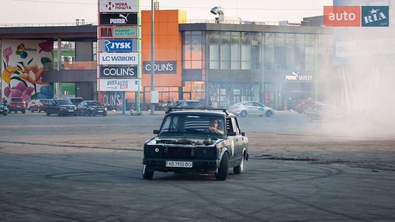 Седан ВАЗ / Lada 2107 1998 в Киеве