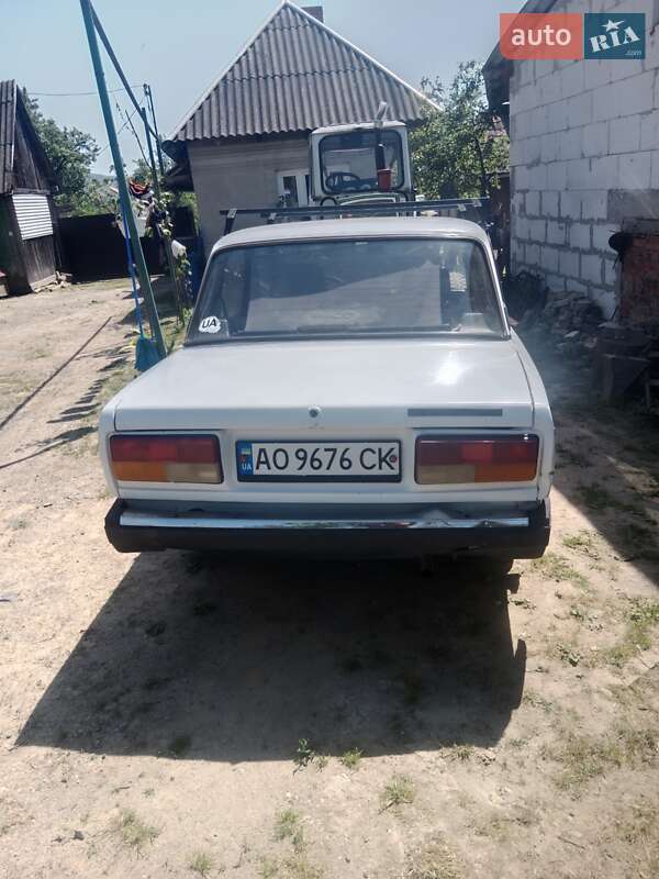 Седан ВАЗ / Lada 2107 2004 в Ужгороде