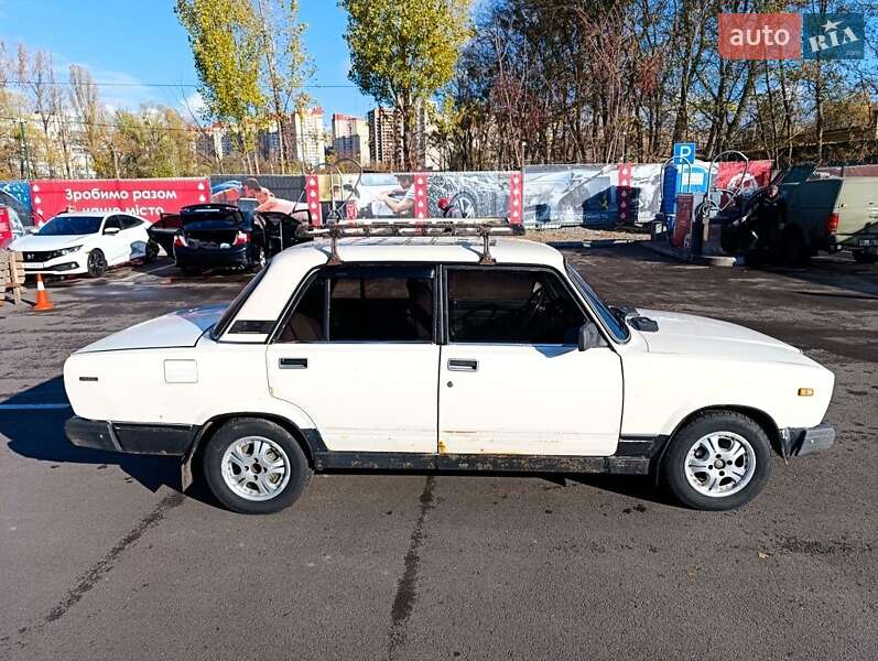 Седан ВАЗ / Lada 2107 1995 в Киеве