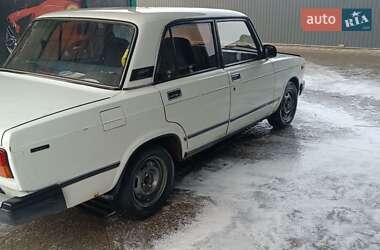 Седан ВАЗ / Lada 2107 2004 в Береговому