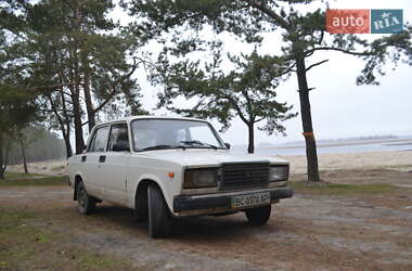 Седан ВАЗ / Lada 2107 1996 в Черкасах