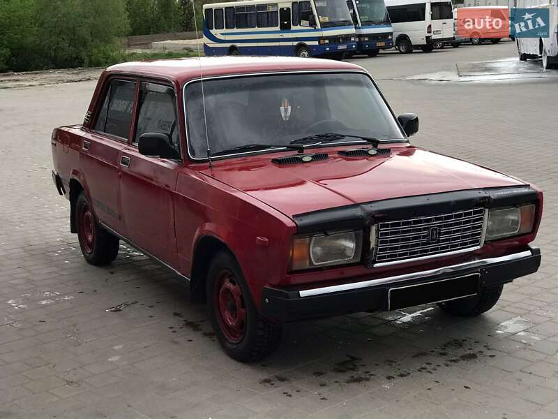 Седан ВАЗ / Lada 2107 1990 в Бродах