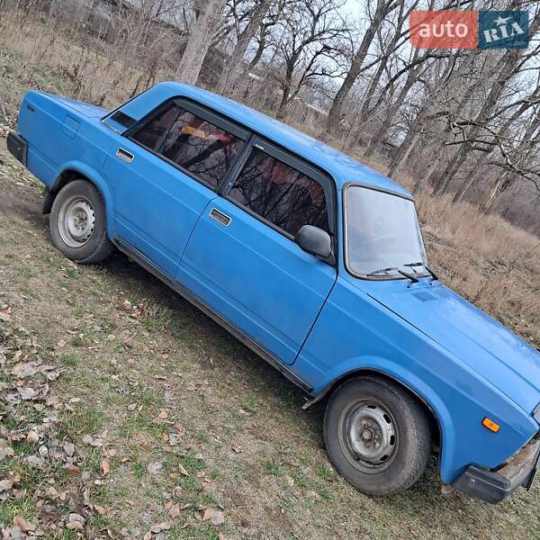 Седан ВАЗ / Lada 2107 2004 в Кривом Роге