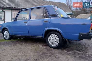 Седан ВАЗ / Lada 2107 2005 в Золотоноші