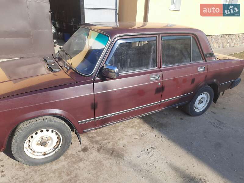 Седан ВАЗ / Lada 2107 2006 в Ходорове