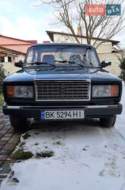 Седан ВАЗ / Lada 2107 2004 в Ровно