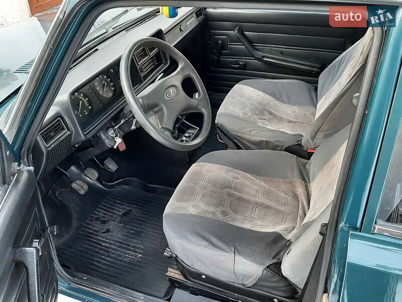 Седан ВАЗ / Lada 2107 2004 в Ровно
