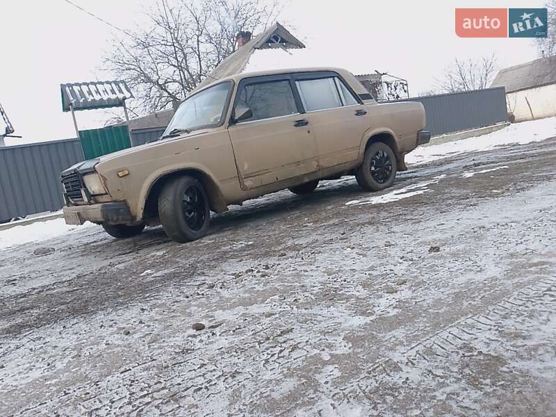 Седан ВАЗ / Lada 2107 1984 в Межовій