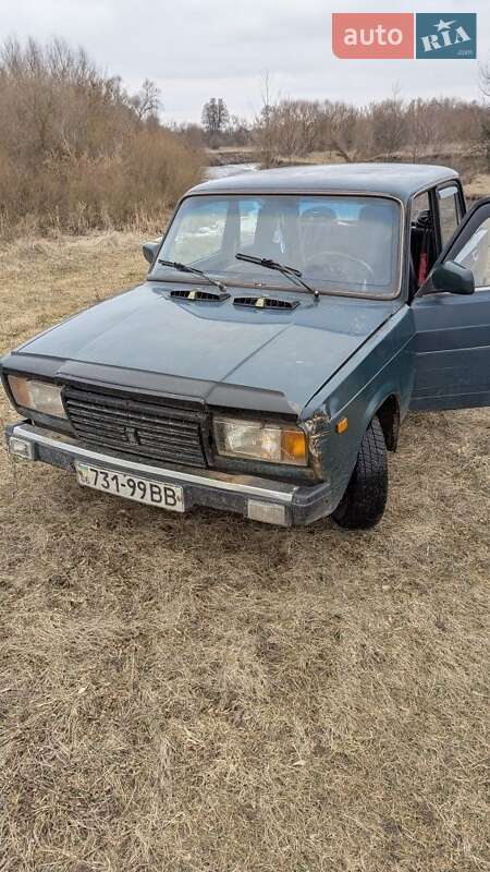 Седан ВАЗ / Lada 2107 2002 в Звягеле