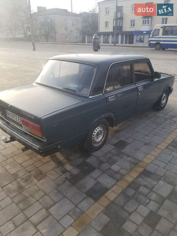 Седан ВАЗ / Lada 2107 1996 в Звягеле