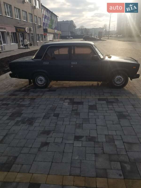 Седан ВАЗ / Lada 2107 1996 в Звягеле