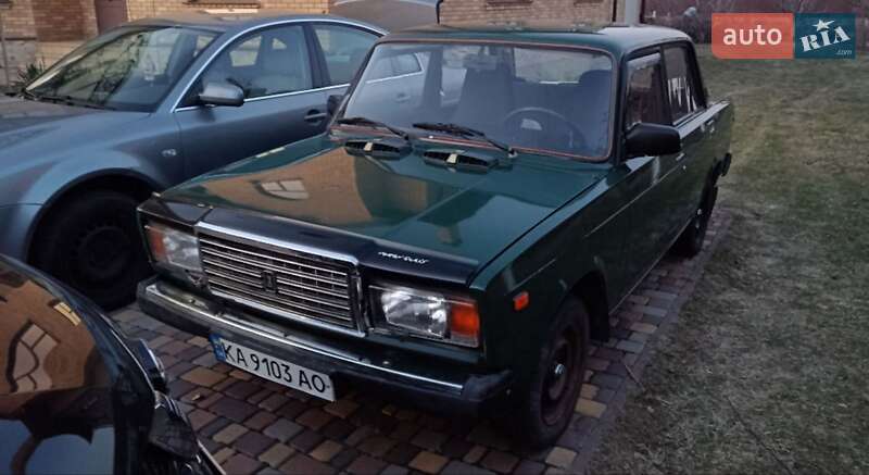 Седан ВАЗ / Lada 2107 1998 в Києві