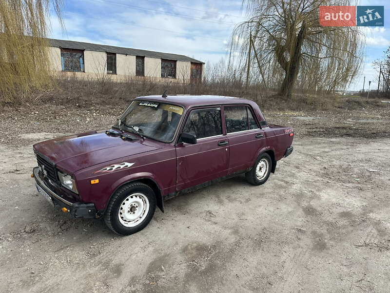 Седан ВАЗ / Lada 2107 2002 в Зборове