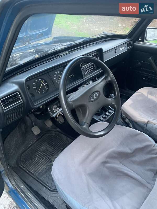 Седан ВАЗ / Lada 2107 2004 в Каменском