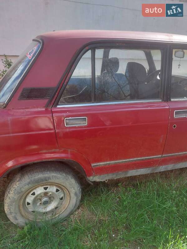 Седан ВАЗ / Lada 2107 1985 в Ужгороде