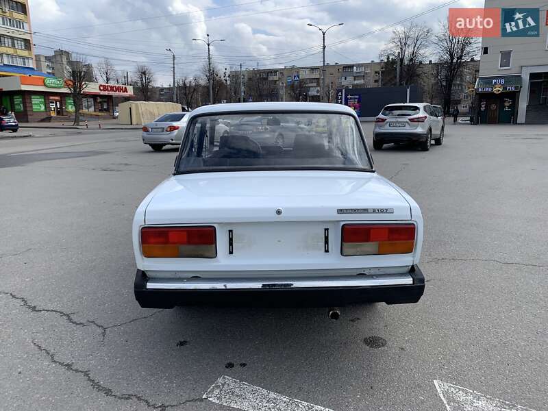 Седан ВАЗ / Lada 2107 2002 в Харькове