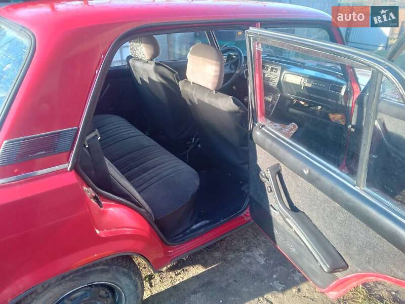 Седан ВАЗ / Lada 2107 1993 в Черновцах