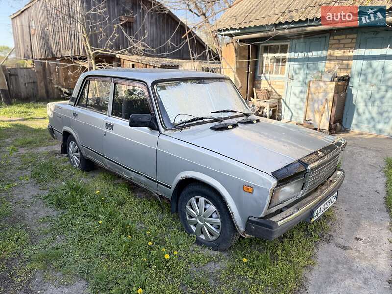 Седан ВАЗ / Lada 2107 2006 в Киеве