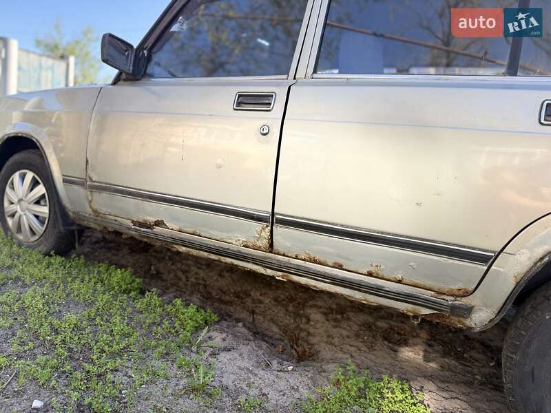 Седан ВАЗ / Lada 2107 2006 в Киеве