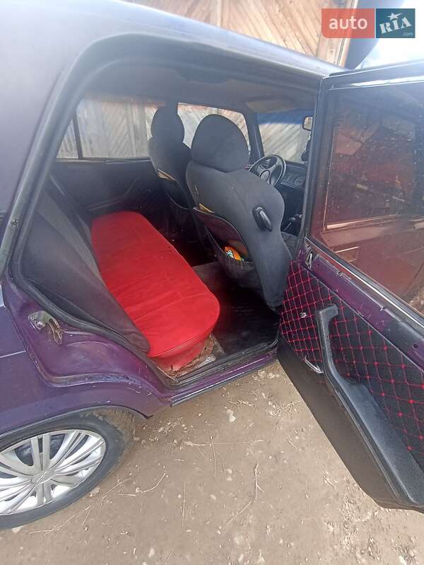 Седан ВАЗ / Lada 2107 2001 в Путиле