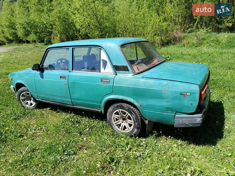 Седан ВАЗ / Lada 2107 2005 в Дубовом