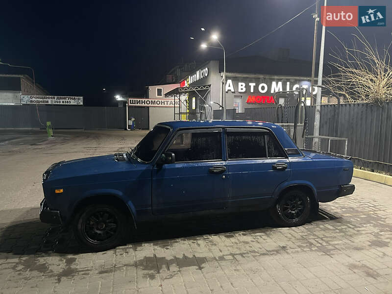 Седан ВАЗ / Lada 2107 2004 в Броварах